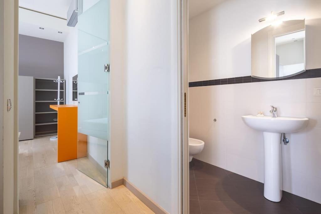 Small & Charming 1-Br Apt Флоренция Экстерьер фото